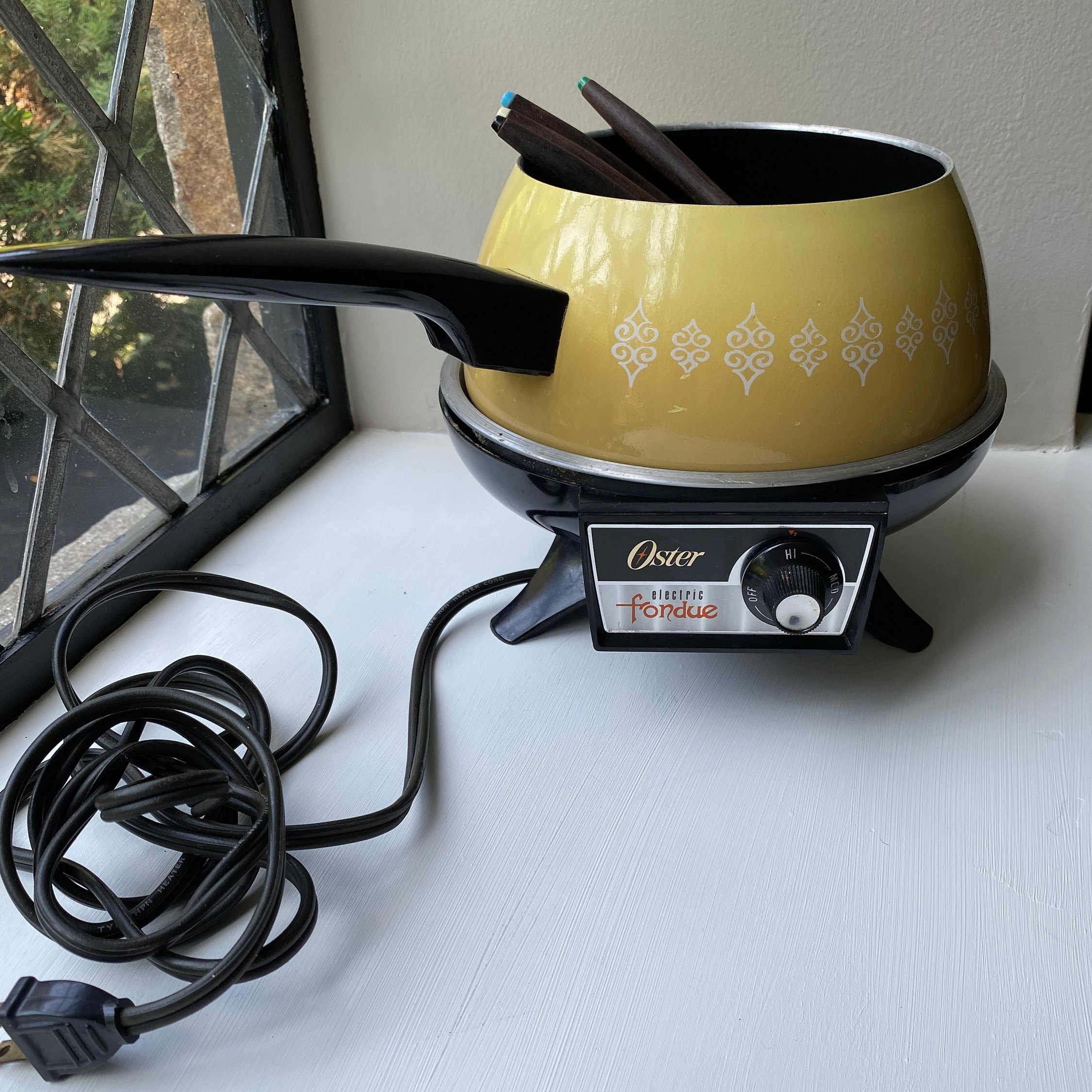 Vintage 1970's Harvest Gold Oyster Electric Fondue Pot With Fondue Fork Set  of Four 4 Retro Dinner Party Tested & Working 