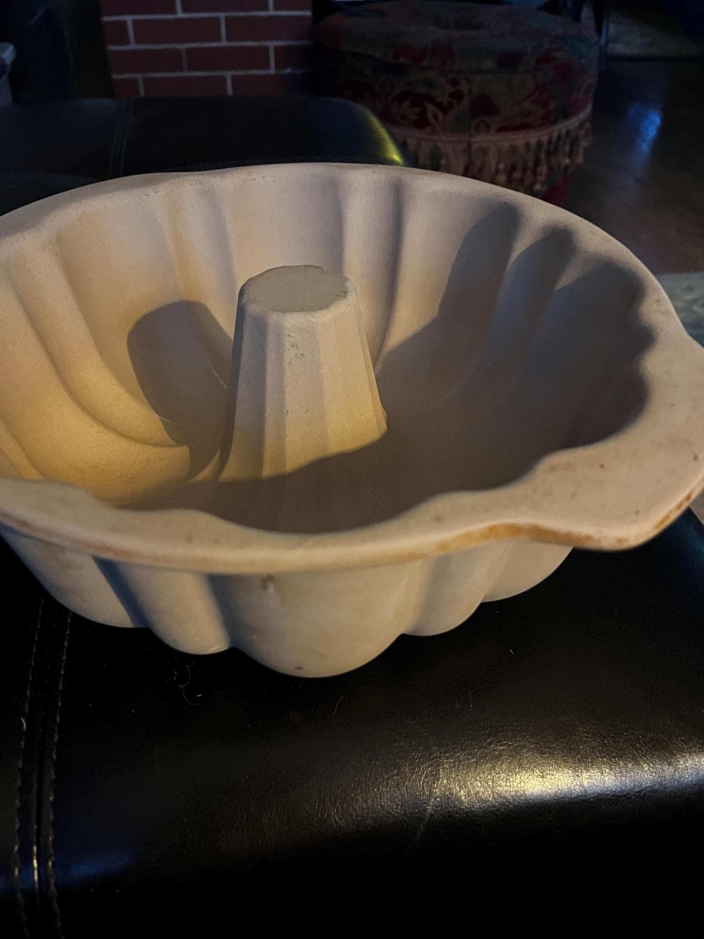 Pampered Chef-bundt/cake Pan-family Heritage-stoneware-fluted  display picture 1