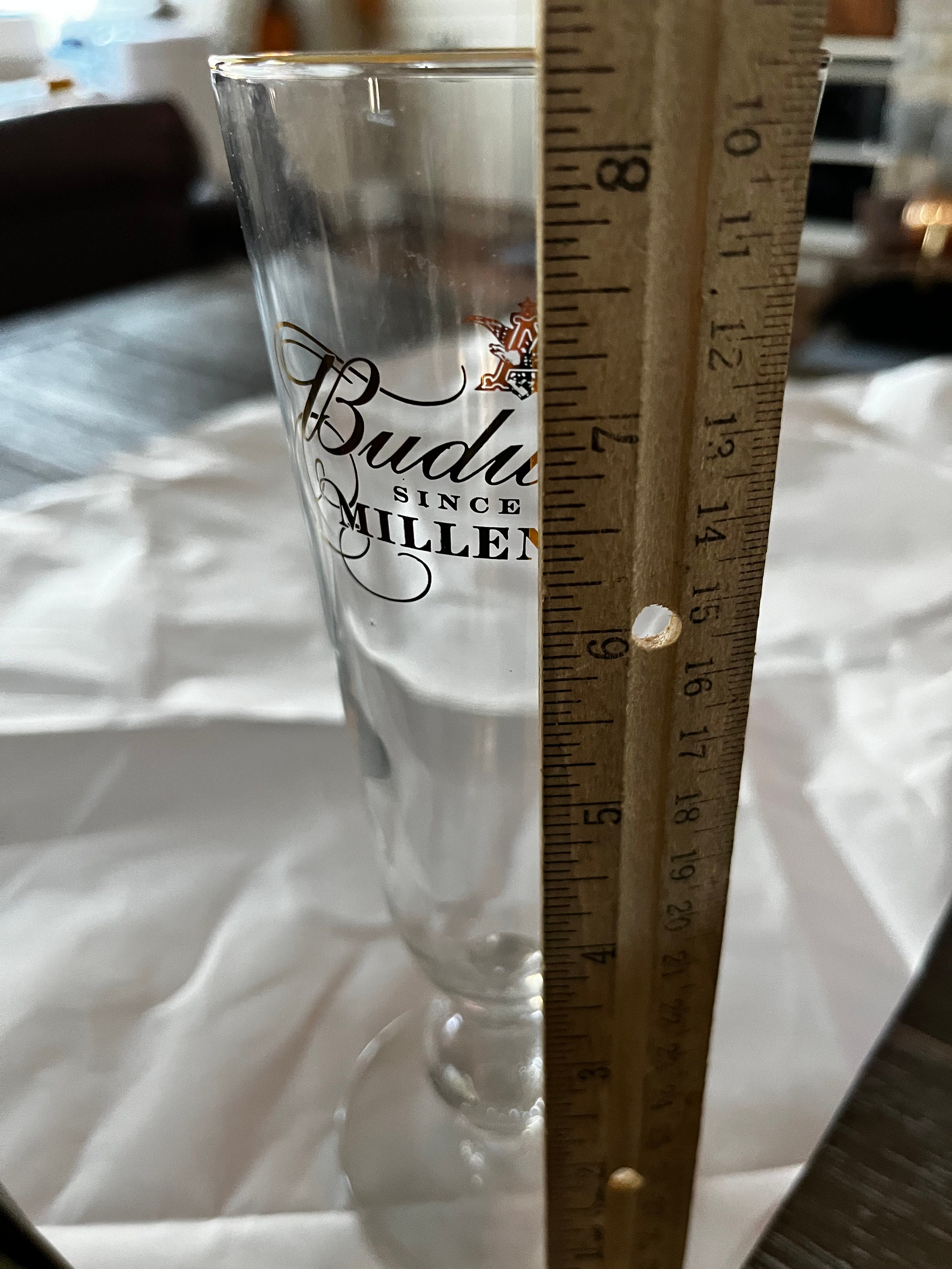 バドワイザービール - ミレニアム - 1876年以来 - 足付きボール - 金縁