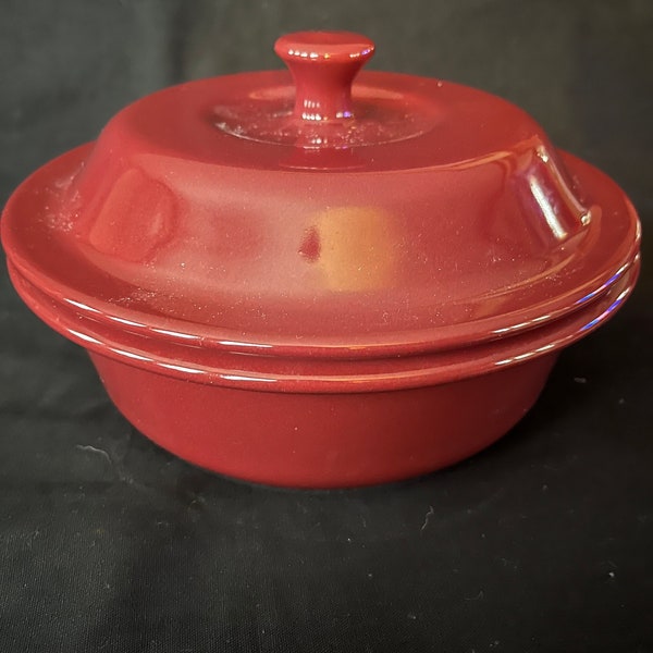 Pampered Chef Stoneware 6C 1.5L Round Cranberry Covered Baker/Dish