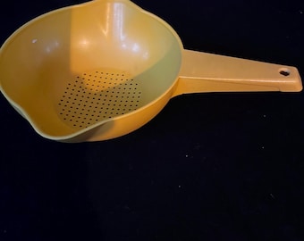 Tupperware - Vintage años 70 - Colador amarillo pequeño de 1 cuarto de galón