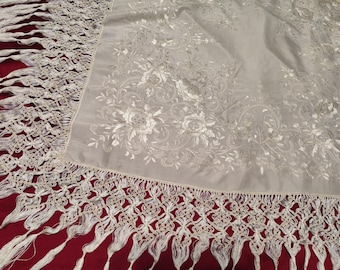 SILK HANDEMBROIDERED Ivory Shawl with Lace Macrame ~ C1960s ~ Women's Clothing!!