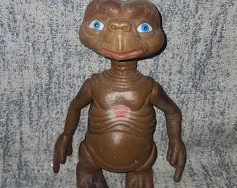 E.T. the Extra-terrestrial the Original Collectibles Reading
