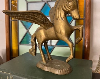 Figura de caballo alado de Pegaso de latón