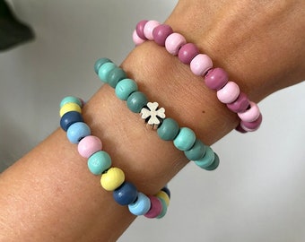 Bracelet perlé coloré | Perles en bois avec trèfle au choix