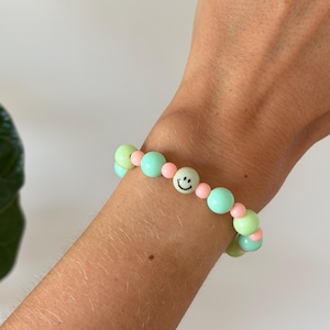 Colorful beaded bracelet with smiley or lemon | various pastel variations