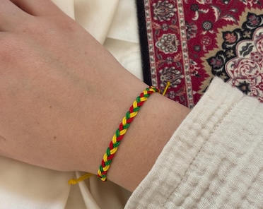 Bracciale Intrecciato A Mano Con Ciondolo Fragola Per Donna - Regolabile, Corda Rossa, Gioiello Artigianale Amicizia - 2