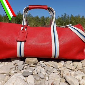 Rote Leder Reisetasche Männer und Frauen werden es lieben. Handgefertigt in Italien und ist ein einzigartiges Stück von Premium-Qualität für Fitness-Studio, Reisen, Sport