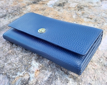 Cartera grande de piel de tres pliegues para mujer. Hecha a mano en Italia. Tarjetero y monedero