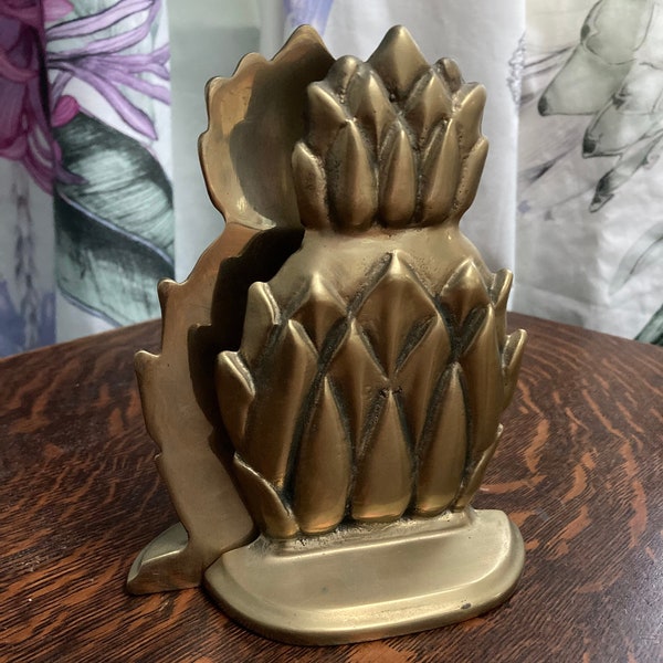 Pineapple bookends