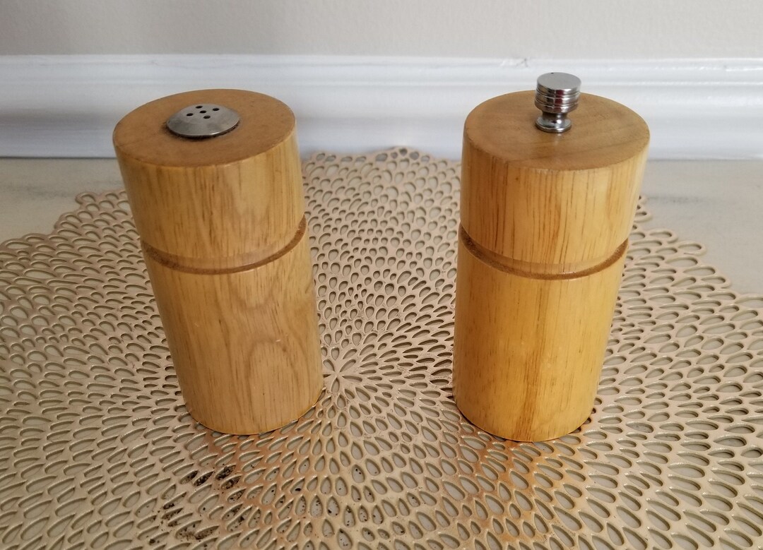 Vintage OLDE THOMPSON Salt Shaker and Pepper Grinder Set/salt Etsy