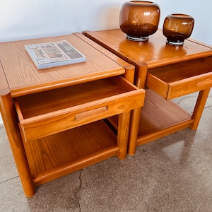 Vintage Thomasville Wood Nightstands End tables