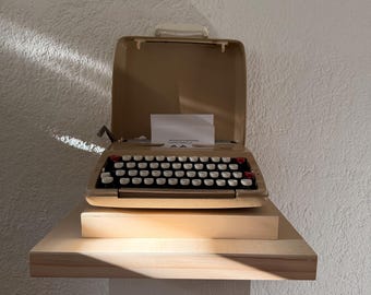 Typewriter “SCM” by Smith Corona / Writer