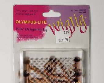 WigJig Olympus: klein, helder acryl-pegboard voor draadsieraden