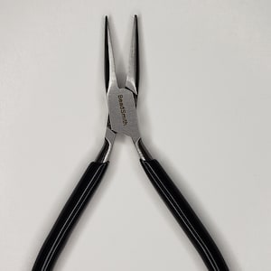 5.6Inch Long Needle Nose Pliers With Non Serrated Edge Mini Pliers for  Jewelry Making Long Chain Nose Pliers Carbon Steel Precision Thin Needle  Nose Pliers Wire Bending Tools for DIY Green 