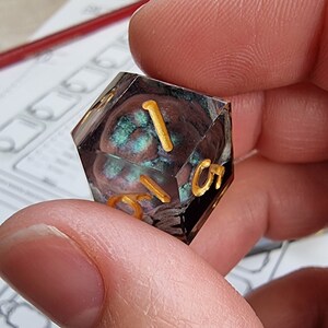 Dés RPG en résine Dark Geode