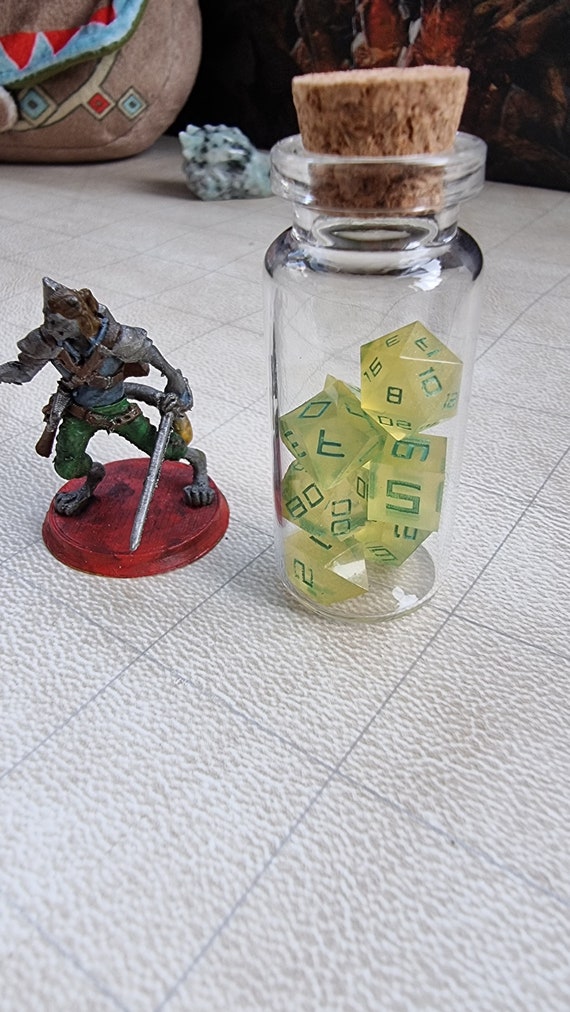 Dados pequeños de resina amarillo/verde para juegos de rol