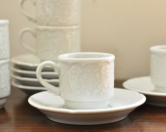 2 tasses à café et soucoupe vintage en porcelaine expresso - Apilco « Versailles » blanc avec motif en relief
