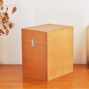 Portaschede in legno vintage francese, scatola per cataloghi di schede della biblioteca, organizer da scrivania Mid-Century, accessorio desktop per ufficio domestico