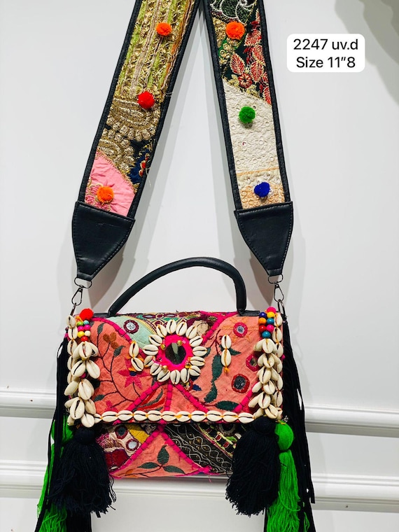 Bolso Banjara Boho: Clutch étnico hecho a mano con conchas