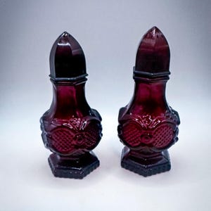 ヴィンテージ ルビーレッドガラス エイボン ケープコッド ソルトペッパーシェーカー