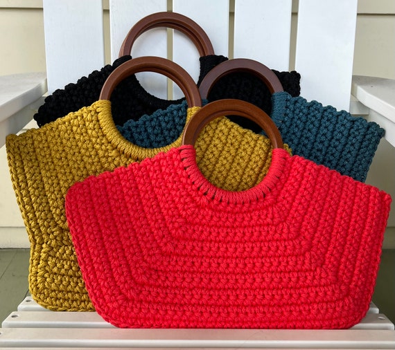 How do you crochet around a tote bag handle? : r/crochet