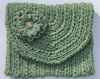 Handgemaakte gehaakte clutch: katoenen handtas met sprankelende bloemen