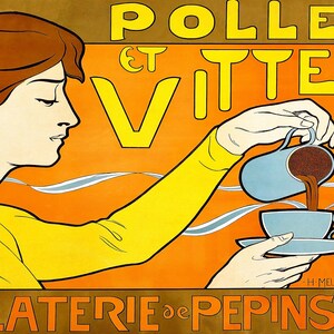 Op de afbeelding: Een vintage advertentie voor "Polle et Vite" koffie, met een vrouw die koffie giet uit een blauwe pot in een wit kopje. De tekst "Polle et Vite" staat in grote, vetgedrukte letters, en de achtergrond is een levendig oranje met blauwe en witte accenten.