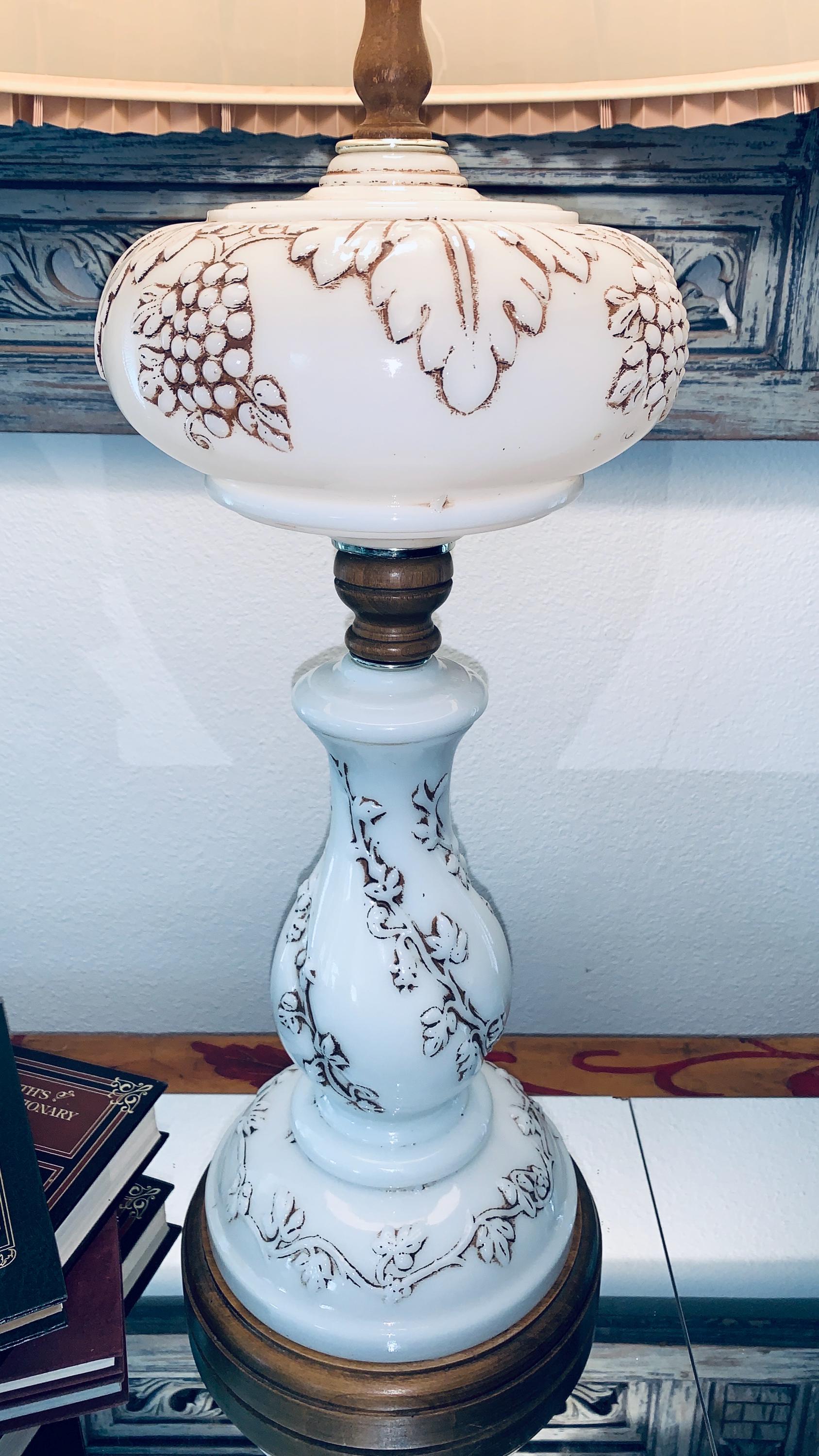 Vintage Mid-century White Milk Glass and Wood Table Lamp - Etsy
