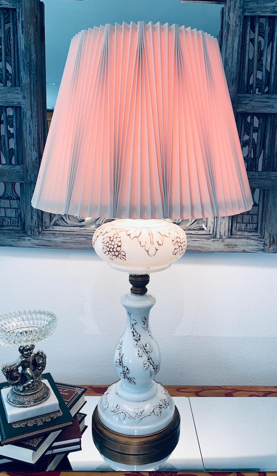 Vintage Mid-century White Milk Glass and Wood Table Lamp - Etsy