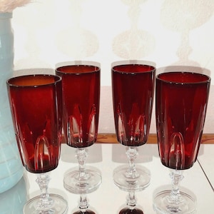 Vintage robijnrode tot heldere champagneglazen jaren 50 - set van vier - Cristal d&#39;Arques
