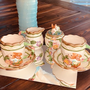 Juego de té para dos con forma de conejito de primavera