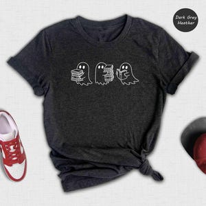 Reading Ghosts Halloween Shirt: Cute Book Lover Spooky Tee immagine 6