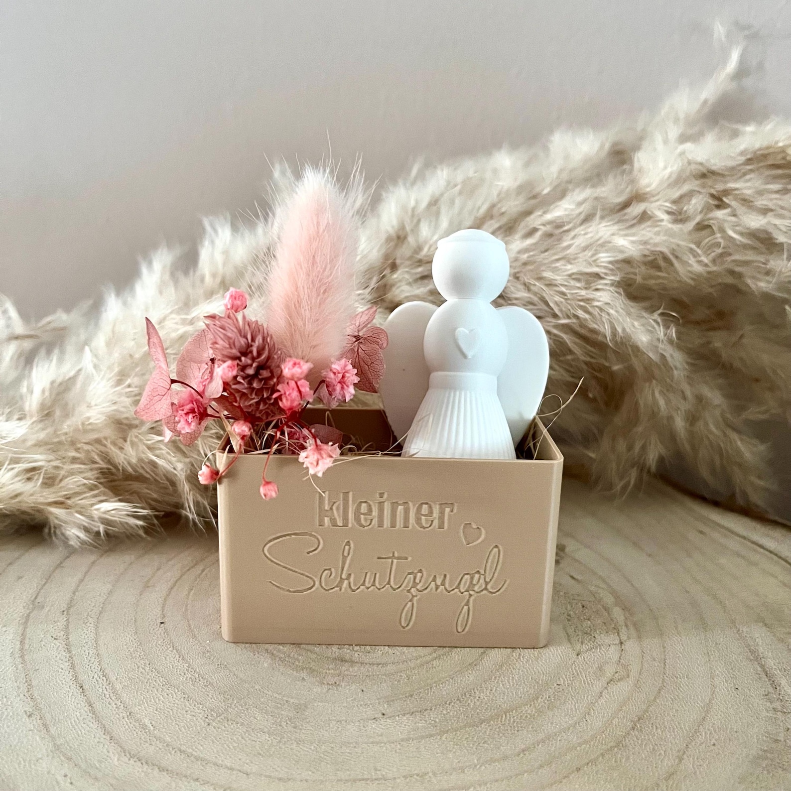 Small guardian angel with dried flowers