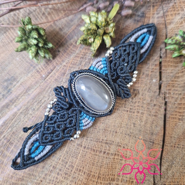 Schwarzes Makramee Macramé Armband mit grauem Mondstein Bohemian