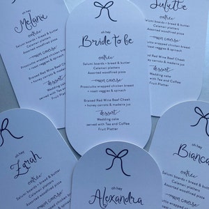 Menú de boda con lazo moderno: Decoración de mesa personalizada e impresa