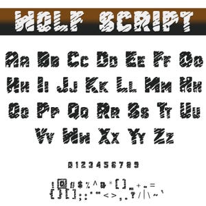 Puede incluir: Una fuente en blanco y negro llamada "Wolf Script" con letras mayúsculas, números y signos de puntuación. La fuente está estilizada con un aspecto garabateado y dibujado a mano.