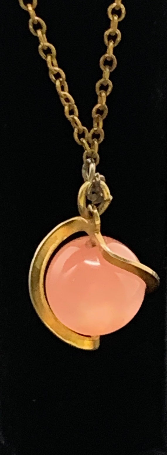 Vintage necklace.  Pink rose quartz pebble w/ gold