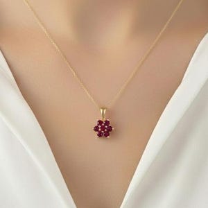 Rubinblomhänge i massivt guld: Berlockhänge i sterlingsilver, halsband med rött ädelstensmönster, smycken med födelsestenar, elegant rubinhänge med blommönster