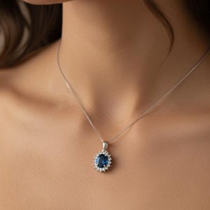 London Blue Topas Halo Anhänger, 925 Sterling Silber Kettenhalskette, Oval Minimal Anhänger, Dezember Birthstone Geschenk, Damen Anhänger Schmuck