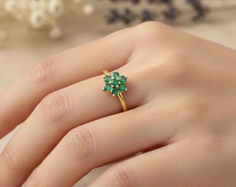 Emerald Gold Flower Ring, 9K/14K/18K Solid Gold Jewellery, Floral Stacking Ring, Minimalist Dainty Rings, May Birthstone Gift, Wedding Ring