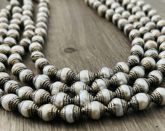 10 CUENTAS - 10 mm, Cuentas de plata tibetana con tapa de perla de agua dulce, Cuentas de Nepal con tapa de doble extremo, Cuentas para hacer joyas, GLAB57