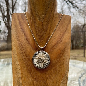 Daisy Floral; Flower Design Curved Buffalo Bone Tibetan Silver Pendants, Nepal Ethnic Designs Pendants, Boho Style Pendants, TSP03