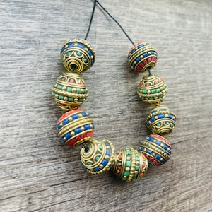 3 CUENTAS - 17 mm, cuentas tribales tibetanas de turquesa, coral y lapislázuli, cuentas de latón étnicas de Nepal, cuentas para hacer joyas, cuentas de gurú. glab106