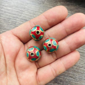 3 cuentas - Cuentas de Nepal, 17,2 mm, Cuentas con incrustaciones de coral turquesa, Cuentas de Nepal, GLAB-60