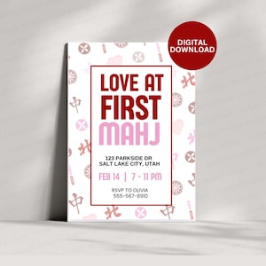 Puede incluir: Una tarjeta de invitaci&oacute;n blanca con el texto "LOVE AT FIRST MAHJ" en granate y rosa. La tarjeta incluye los detalles del evento: 123 Parkside Dr, Salt Lake City, Utah, 14 de febrero, 19-23 h, e informaci&oacute;n de RSVP. Un c&iacute;rculo rojo "DESCARGA DIGITAL" est&aacute; en la parte superior derecha.