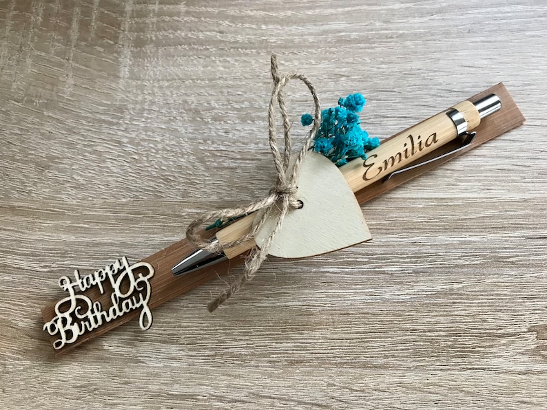 Kugelschreiber personalisiert, Geburtstagsgeschenk, Muttertag, Vatertag Geburtstag, Holzherz Gravur, Trockenblumen, Geburt Happy Birthday
