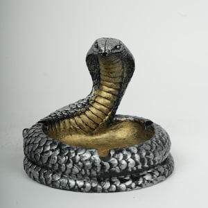 Cenicero de serpiente de 15 cm, cenicero con forma de serpiente enroscada, opciones en verde, plata y oro, accesorio para fumadores de resina hecho a mano, regalo decorativo único