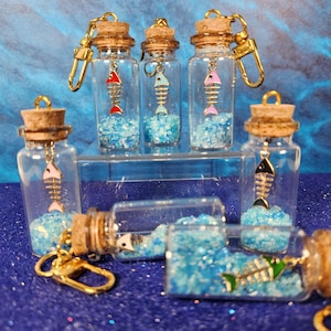 Llavero colgante con forma de pez esqueleto