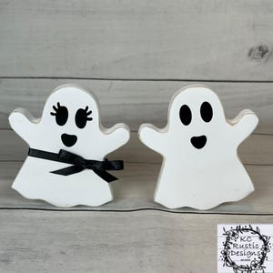 Halloween wood ghosts/Halloween decor/ farmhouse/tier tray decor/ghost/mantle decor/buffet decor/ghosts/Halloween tier tray